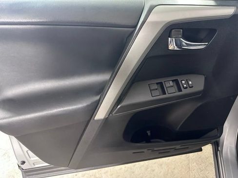 Used 2016 Toyota RAV4 XLE AWD/4WD image 18