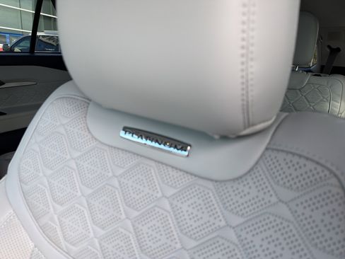 Used 2025 Ford Explorer Platinum w/ Ultimate Package image 14