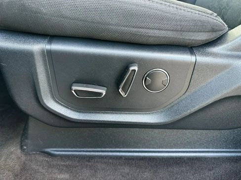 Used 2018 Ford F150 XLT w/ Equipment Group 302A Luxury AWD/4WD image 9