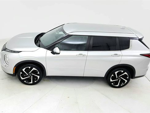 Used 2024 Mitsubishi Outlander FWD image 14