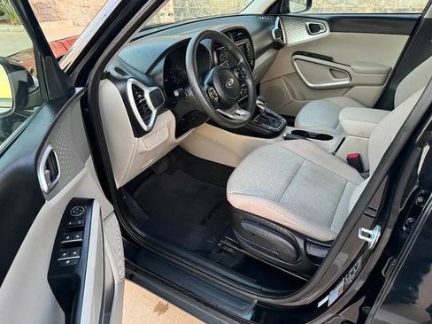 Used 2020 Kia Soul LX image 7