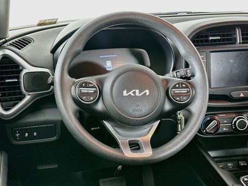 Used 2025 Kia Soul LX w/ LX Technology Package FWD image 18