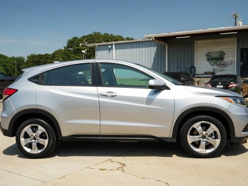 Used 2021 Honda HR-V LX image 3