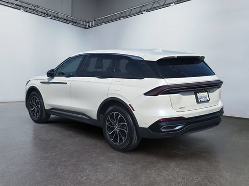 Used 2024 Lincoln Nautilus Premier AWD/4WD image 3