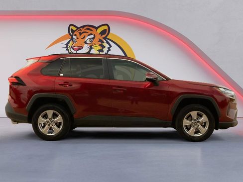 Used 2025 Toyota RAV4 XLE AWD/4WD image 4