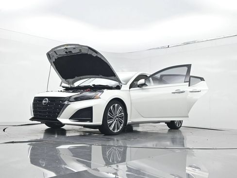 Used 2024 Nissan Altima 2.5 SL FWD image 30