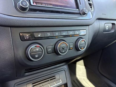 Used 2017 Volkswagen Tiguan SEL image 32