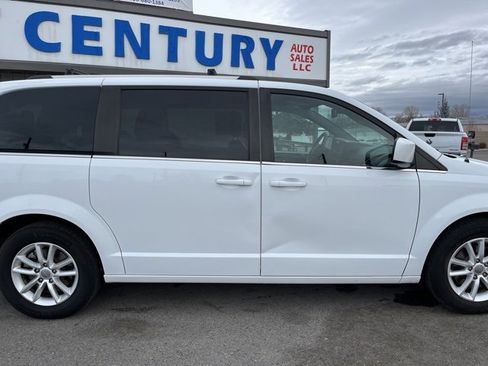 Used 2018 Dodge Grand Caravan SXT image 21