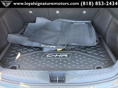 Used 2018 Toyota C-HR XLE FWD image 11