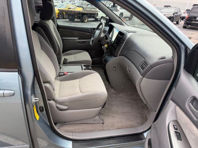 Used 2009 Toyota Sienna LE FWD image 33