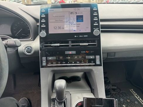 Used 2019 Toyota Avalon XLE w/ Moonroof Package FWD image 4