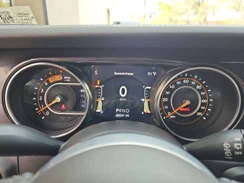Used 2020 Jeep Wrangler Unlimited Sahara AWD/4WD image 22