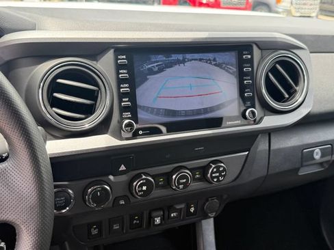 Used 2020 Toyota Tacoma TRD Off-Road w/ Technology Package AWD/4WD image 15