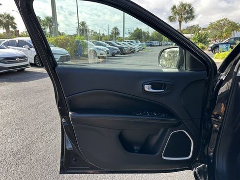 Used 2021 Jeep Compass Latitude image 38