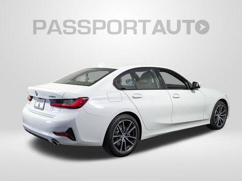 Certified 2022 BMW 330i xDrive Sedan w/ Premium Package 2 AWD/4WD image 7