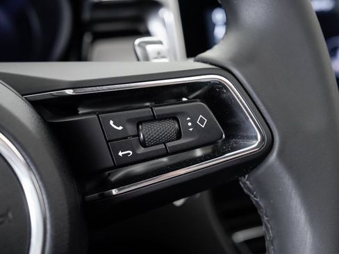 Used 2025 Porsche Macan image 15