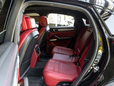 Certified 2022 Porsche Cayenne Turbo S AWD/4WD image 47