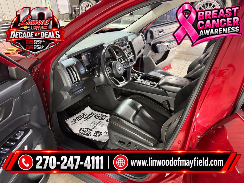 Used 2023 Nissan Pathfinder SL AWD/4WD image 11