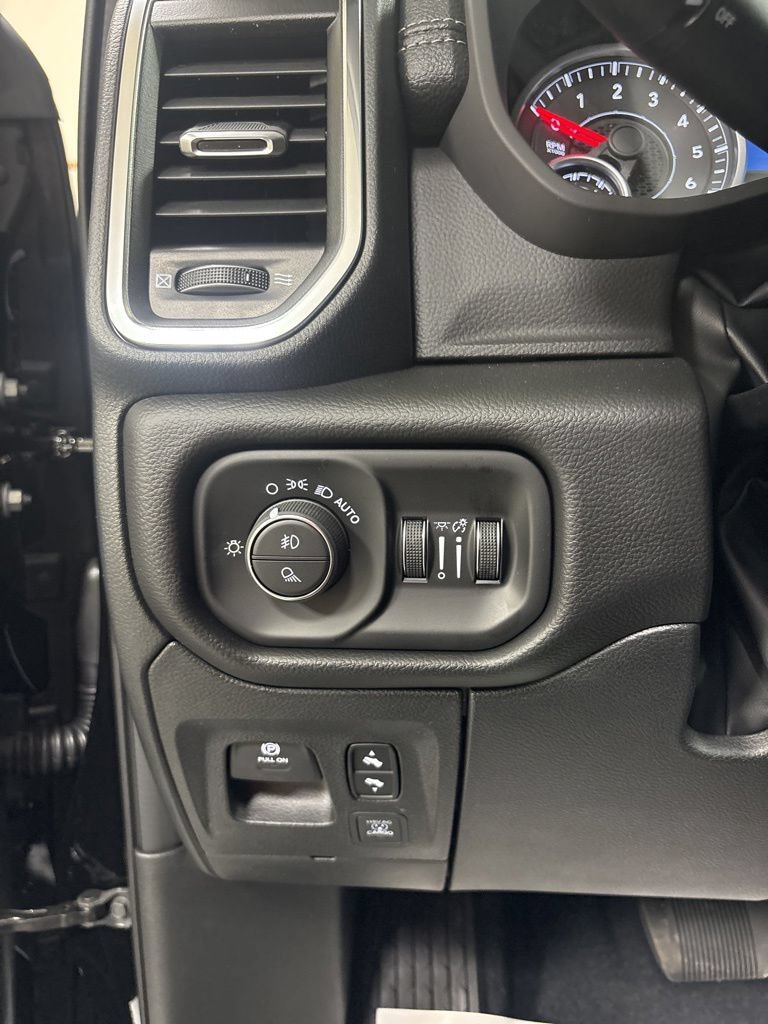 New 2026 RAM 1500 Laramie w/ Sport Appearance Package AWD/4WD image 11