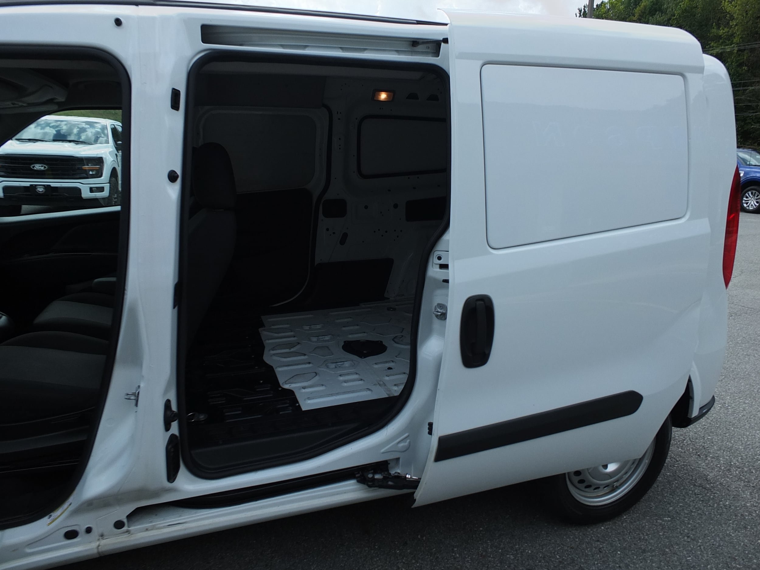 Used 2022 RAM ProMaster City Tradesman FWD image 13