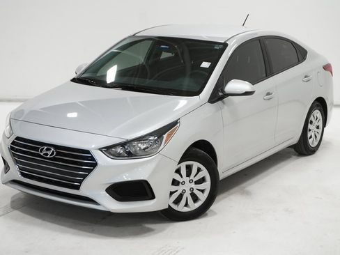 Used 2022 Hyundai Accent SE image 2