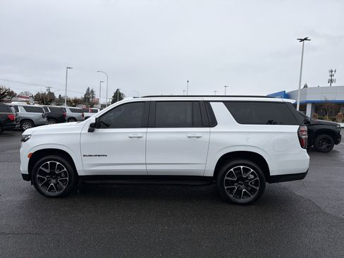 Used 2024 Chevrolet Suburban RST w/ Luxury Package image 2