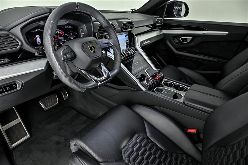 Used 2021 Lamborghini Urus AWD/4WD image 20