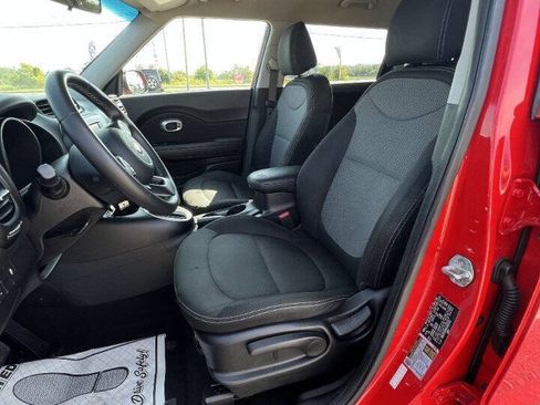 Used 2017 Kia Soul + w/ Designer's Package FWD image 10