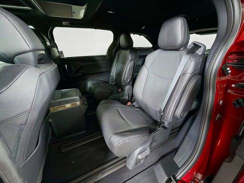 New 2026 Toyota Sienna Platinum AWD/4WD image 18