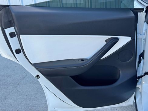 Used 2021 Tesla Model Y Long Range image 44