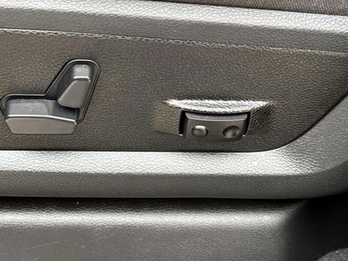 Used 2025 RAM 3500 Big Horn AWD/4WD image 19