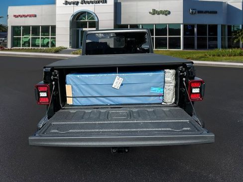 New 2026 Jeep Gladiator Rubicon w/ Dual Top Group image 28
