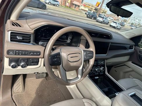 Used 2022 GMC Yukon Denali w/ Denali Premium Package image 22