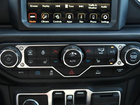 Used 2023 Jeep Wrangler Unlimited Sahara w/ Cold Weather Group AWD/4WD image 30