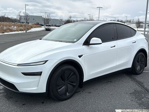Used 2026 Tesla Model Y Base image 13