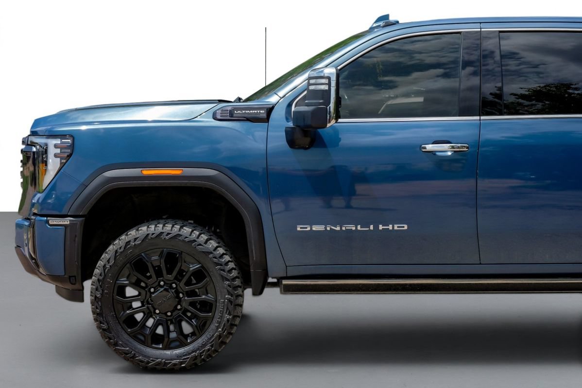 Used 2024 GMC Sierra 2500 Denali Ultimate AWD/4WD image 10