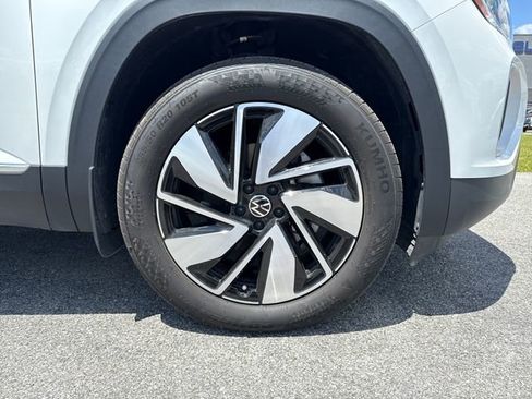 Used 2024 Volkswagen Atlas SEL AWD/4WD image 11