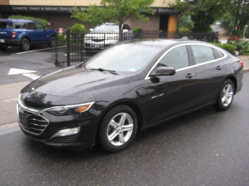Used 2020 Chevrolet Malibu LS FWD image 2