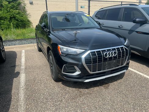 Used 2021 Audi Q3 2.0T Premium w/ Convenience Package AWD/4WD image 2