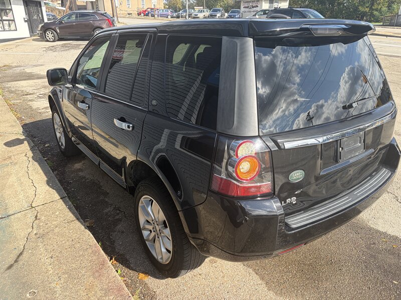 Used 2014 Land Rover LR2 AWD/4WD image 4