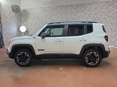Used 2017 Jeep Renegade Trailhawk AWD/4WD image 4