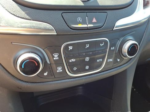 Used 2024 Chevrolet Equinox LT FWD image 20