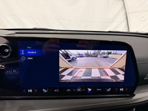 New 2026 Chevrolet Traverse LT image 37