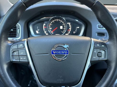 Used 2017 Volvo S60 T5 Inscription Platinum image 17