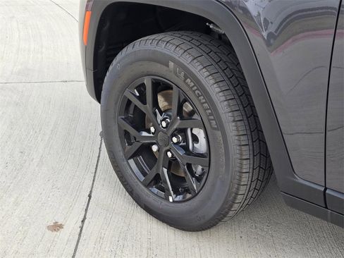 New 2025 Jeep Grand Cherokee L Altitude image 6