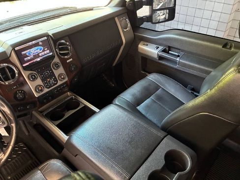 Used 2016 Ford F250 Lariat w/ Lariat Interior Package AWD/4WD image 19