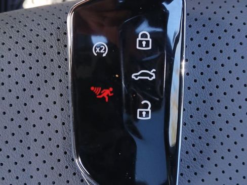 New 2026 Volkswagen Tiguan SE R-Line image 28