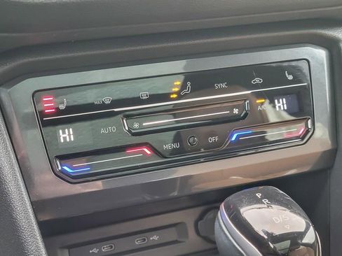 Used 2022 Volkswagen Tiguan SE R-Line image 16