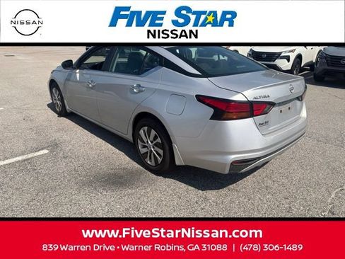 Used 2025 Nissan Altima 2.5 S FWD image 12