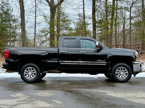 Used 2018 Chevrolet Silverado 2500 LTZ w/ LTZ Plus Package image 4